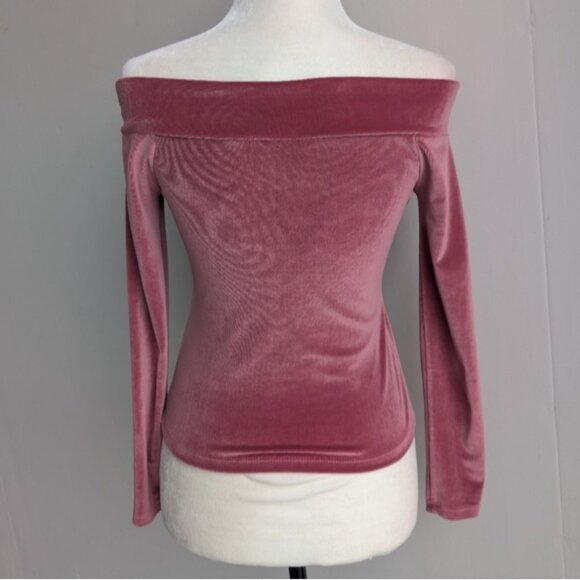 Aritzia Talula Yardley Velvet Off The Shoulder Top - Picture 3 of 7